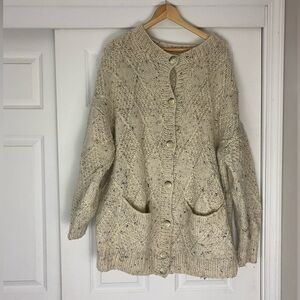 Vintage oversized hand made cardigan. Speckle cream yarn. See measurements